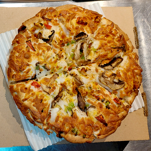 پیتزا مرغ و قارچ دو نفره